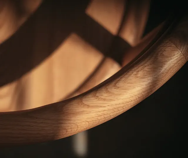Close-up of the curved solid wood backrest of the Elsie chair