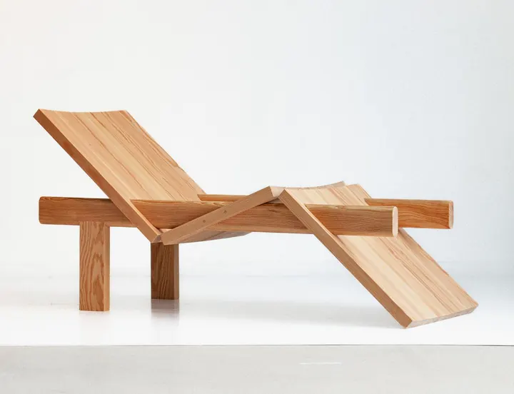 Brochette, a cantilevered lounge chair in Douglas fir, seen from the side
