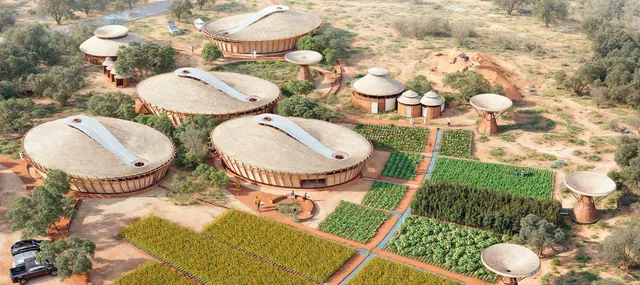 Le centre vu d’en haut : des toits ronds parmi des rangées de potagers