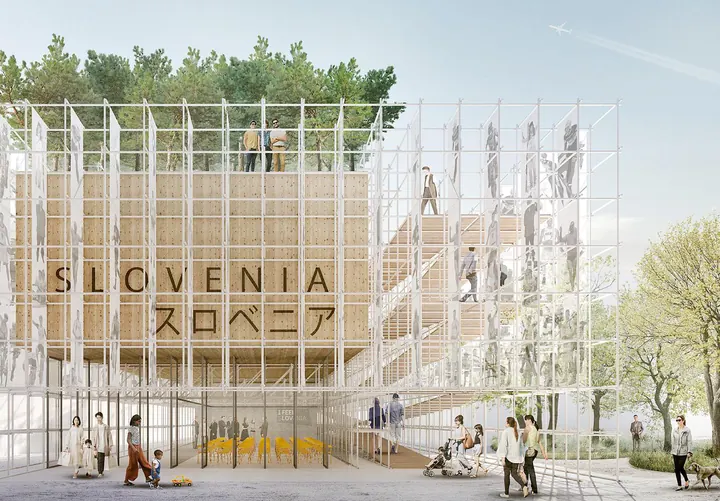 L’entrée du pavillon sous une structure d’échafaudage, le mot Slovenia sur sa façade et des arbres sur son toit
