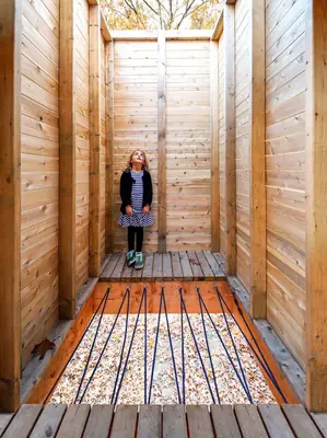 Five Fields Play Structure, de Matter Design