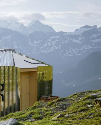 On Mountain Hut, de On